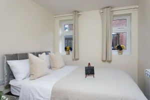 Image of Luxury Burgess Apartments close to Soton General Hospital