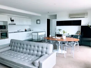 Image of Staying Places - The Avenue
