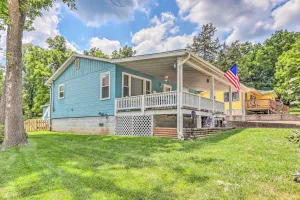 Image of Steps to Lake Cheerful Camdenton Cottage!