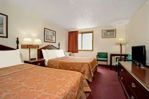 Image of Super 8 by Wyndham Chaska