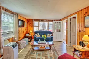 Image of Cozy Hampton Cottage - Walk to Beaches and Marina!