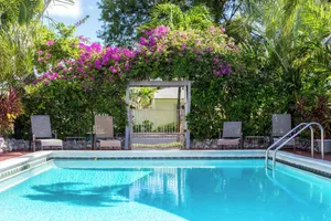Image of Richards Motel Courtyard
