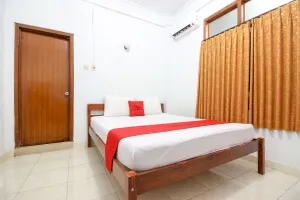 Image of RedDoorz Plus near Alun Alun Selatan