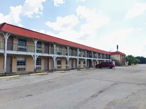 Image of Woodfield Inn & Suites Hotel O, Yoakum TX 111