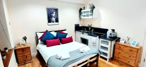 Image of White's Row Resident
