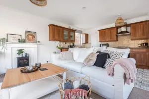 Image of 2 Bed in Historic Tonbridge - 35 Mins From London
