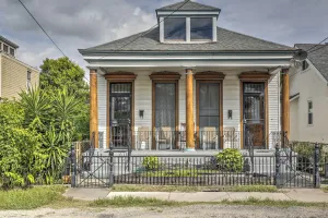 Image of Walk to River, Tram & Zoo: Classic Nola Home!
