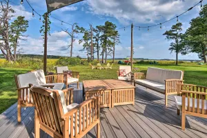 Image of Charming Pine Point Cottage - 2 Blocks to Ocean!