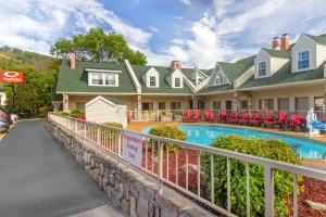 Image of Econo Lodge Inn & Suites Gatlinburg at the Convention Center