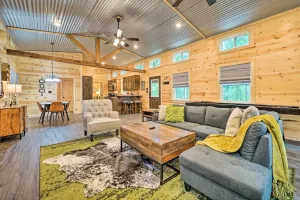Image of Stylish Cabin by Beavers Bend Hot Tub and Fire Pit