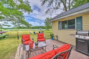 Image of Cottage on Tubbs Lake w/ Fire Pit Near Skiing!