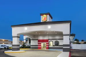 Image of Super 8 by Wyndham Baton Rouge/I-10
