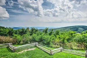 Image of Wintergreen Resort Home with Deck Walk to Slopes