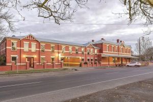 Image of Lake Inn - Ballarat