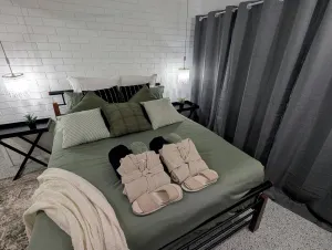 Image of Peaceful, Modern, LowToxic, Bfast included