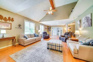 Image of 14 Mi to Dtwn Louisville: Holiday Vacation Home!