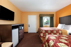 Image of Days Inn by Wyndham Queensbury/Lake George