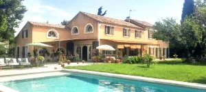 Image of Large Air-conditioned Villa in Arles