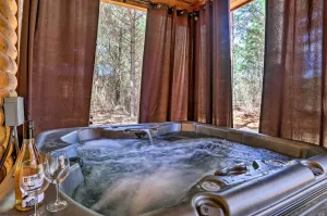 Image of 'the Breeze' - Broken Bow Cabin w/ Hot Tub & Deck!