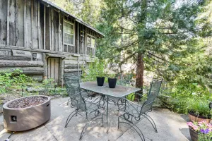 Image of 8 Mi to Yosemite National Park: Cabin w/ Fire Pit