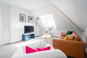 Image of Garland Penthouse - Large 2 bed 2 bath self contained flat