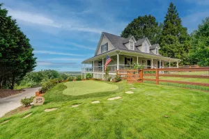 Image of Sunset View 3 BDR Close to Downtown!