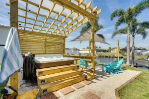 Image of Hot Tub & Pool: Cape Coral Oasis!