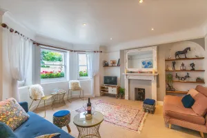 Image of Seafront Apartment Private Garden & Free Parking