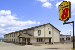 Image of Super 8 by Wyndham Blackwell