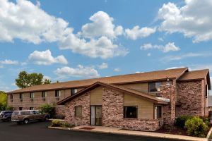 Image of Super 8 by Wyndham Hartford WI