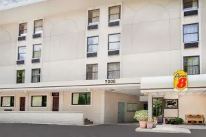 Image of Super 8 by Wyndham Chicago IL