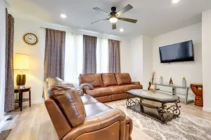 Image of 9 Mi to Airport: Commerce City Townhome w/ Deck