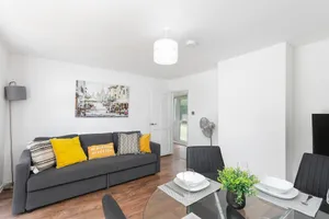 Image of Skyvillion - STEVENAGE SPACIOUS COMFY 2BED HOUSE with Garden, Free WiFi & Parking