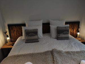 Image of Géraniums Et Neige Fraîche, Maison d'Hôtes avec Suites Haut de Gamme, Balnéo massante et Sauna privés