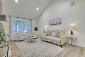 Image of 7 Mi to Camelback Mtn Chic Penn Estates Home