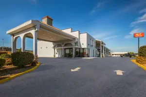 Image of Econo Lodge White Pine Morristown I-81 & I-40 Split