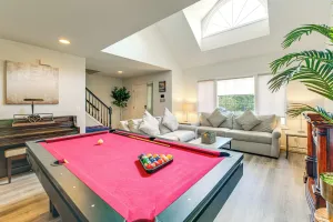Image of 8 Mi to Dtwn Silver Spring: Convenient Condo