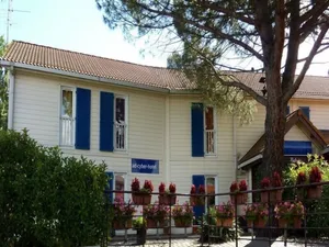 Image of Ad Cyber-Hôtel