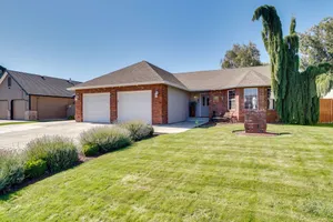 Image of 6 Mi to Dtwn Yakima: Central Washington Home