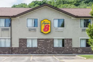 Image of Super 8 by Wyndham Delmont