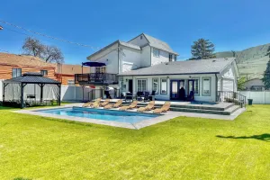 Image of 'grand Chelan' Large Group Getaway: Pool & Hot Tub