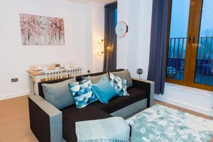 Image of Absolute Stays on Grosvenor - St Albans-High Street- Near Luton Airport - St Albans Abbey Train station -Close to London- Harry Potter World - The Odyssey Cinema-Contractors -London Road-Business-Leisure