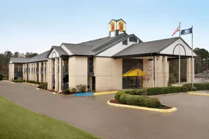Image of Super 8 by Wyndham Ruston
