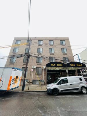 Image of Sky Hotel Flushing/Laguardia Airport