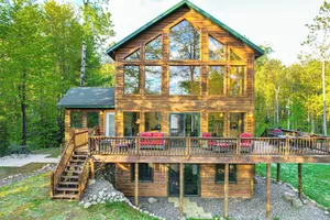 Image of Paddle Ready Hayward Lake View Retreat with BBQ
