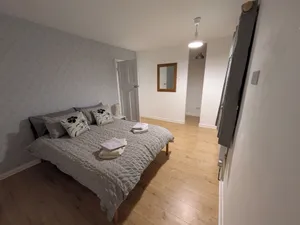 Image of 1-Bed Home for 2 Parking Garden & Great Location