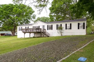Image of Lakefront Many Vacation Home with Kayaks!