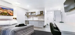 Image of Aaron Motel