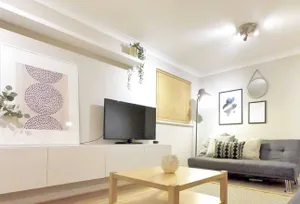 Image of Central Spacious & Stylish Apartment