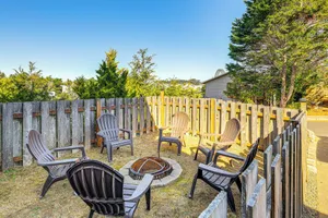 Image of Coastal Oregon Home: Walk to Dock!